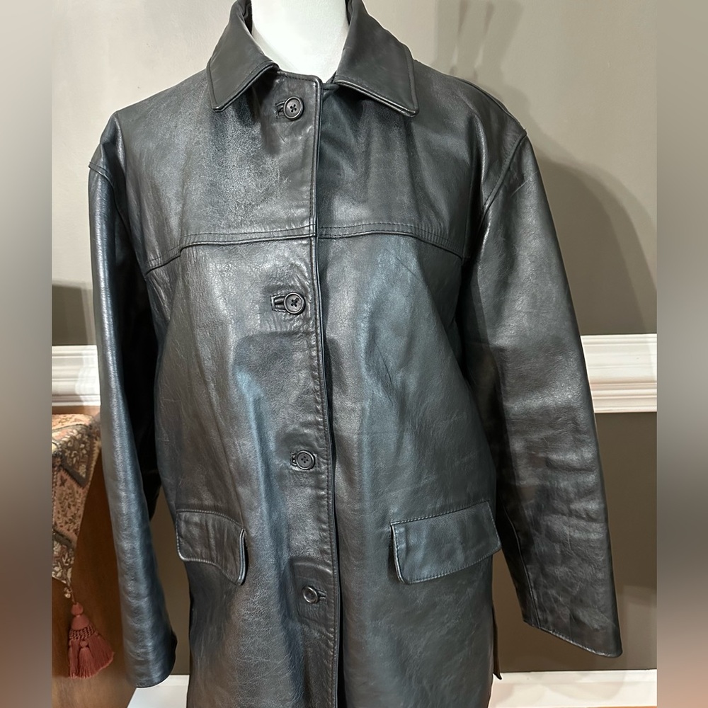 Vintage woman’s heavy Italian leather coat with quilted lining. Size 46